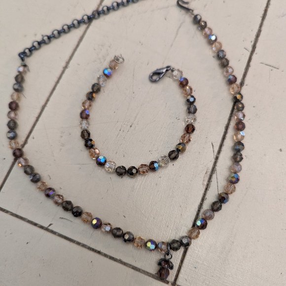 Beautiful Crystal Necklace & Bracelet - Picture 3 of 11